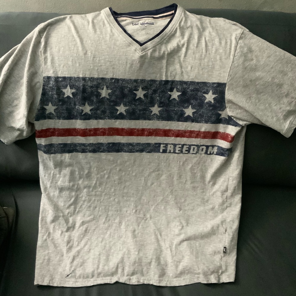 Lee Premium graphic print T-Shirt with V-neck.